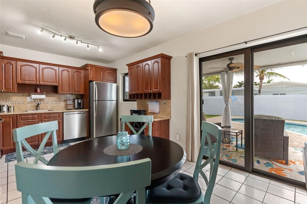 Image 6 of property listing at 12460 SW 186th St, Miami, FL 33177