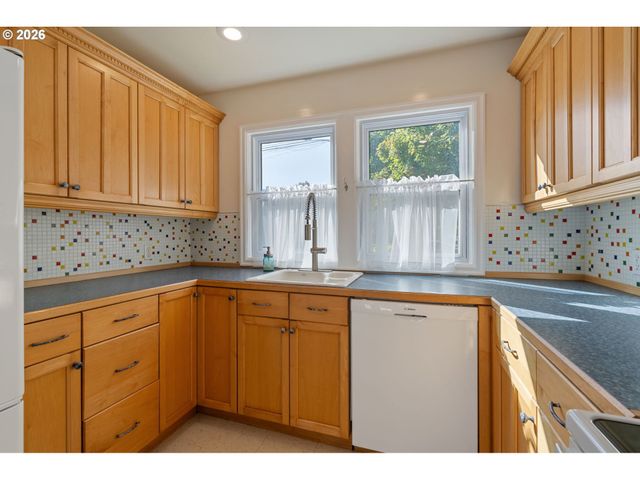 726 Ne 3rd Ave, Hillsboro, OR 97124