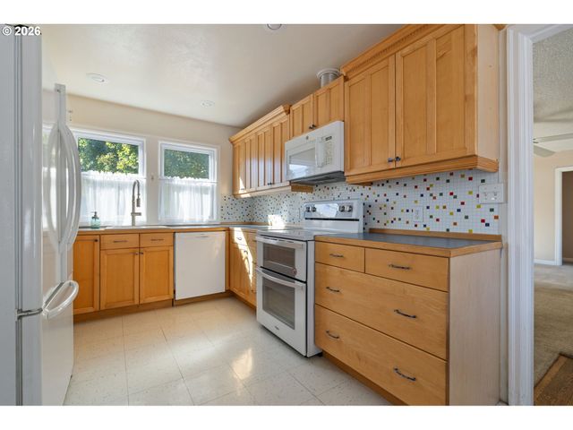 726 Ne 3rd Ave, Hillsboro, OR 97124