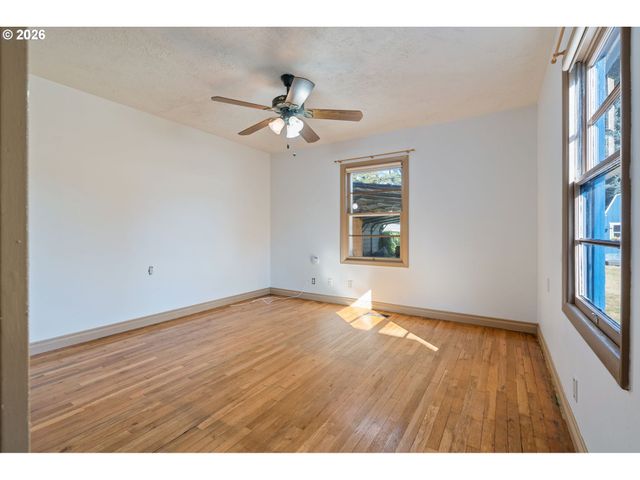 726 Ne 3rd Ave, Hillsboro, OR 97124