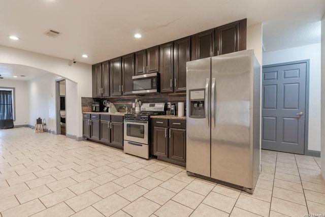 867 Price, San Antonio, TX 78211