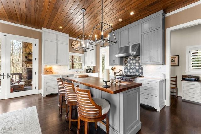 371 Orchard Hills Drive, Clarkesville, GA 30523