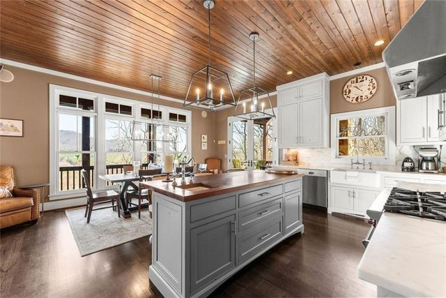 371 Orchard Hills Drive, Clarkesville, GA 30523