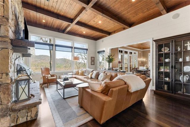 371 Orchard Hills Drive, Clarkesville, GA 30523