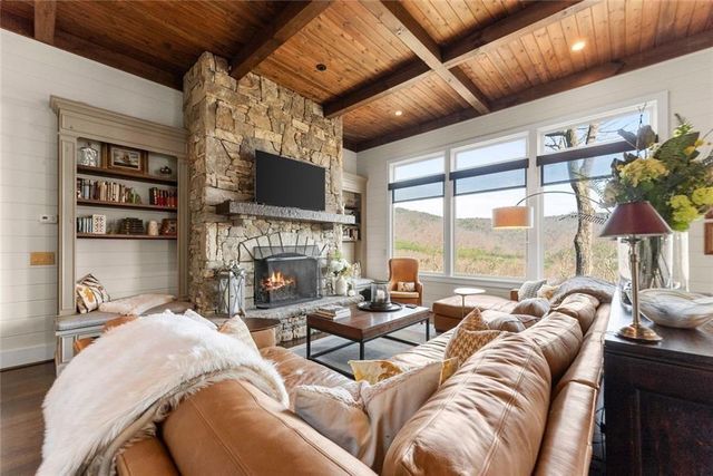 371 Orchard Hills Drive, Clarkesville, GA 30523