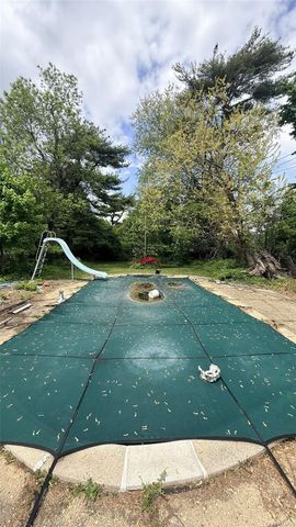 6 Shotgun Lane, Levittown, NY 11756