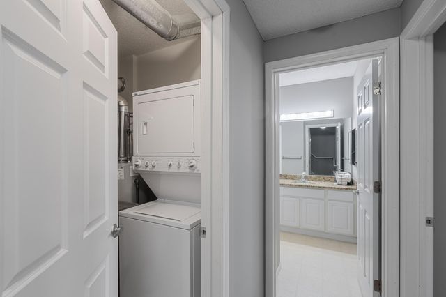 680 N 2nd Street 403, Minneapolis, MN 55401