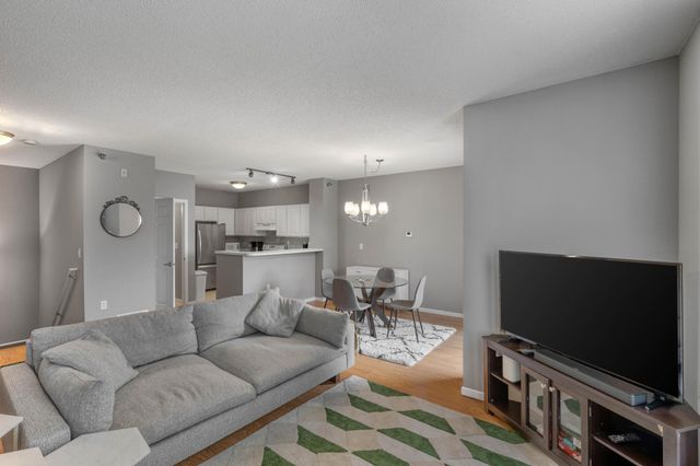 680 N 2nd Street 403, Minneapolis, MN 55401