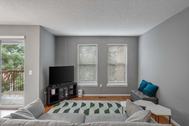 680 N 2nd Street 403, Minneapolis, MN 55401