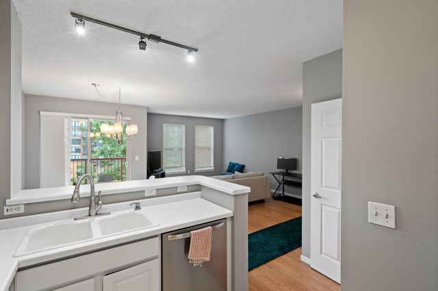 680 N 2nd Street 403, Minneapolis, MN 55401