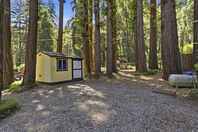 990 Creek Drive, Boulder Creek, CA 95006
