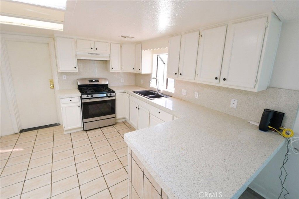 Image 7 of property listing at 26778 Girard Street, Hemet, CA 92544