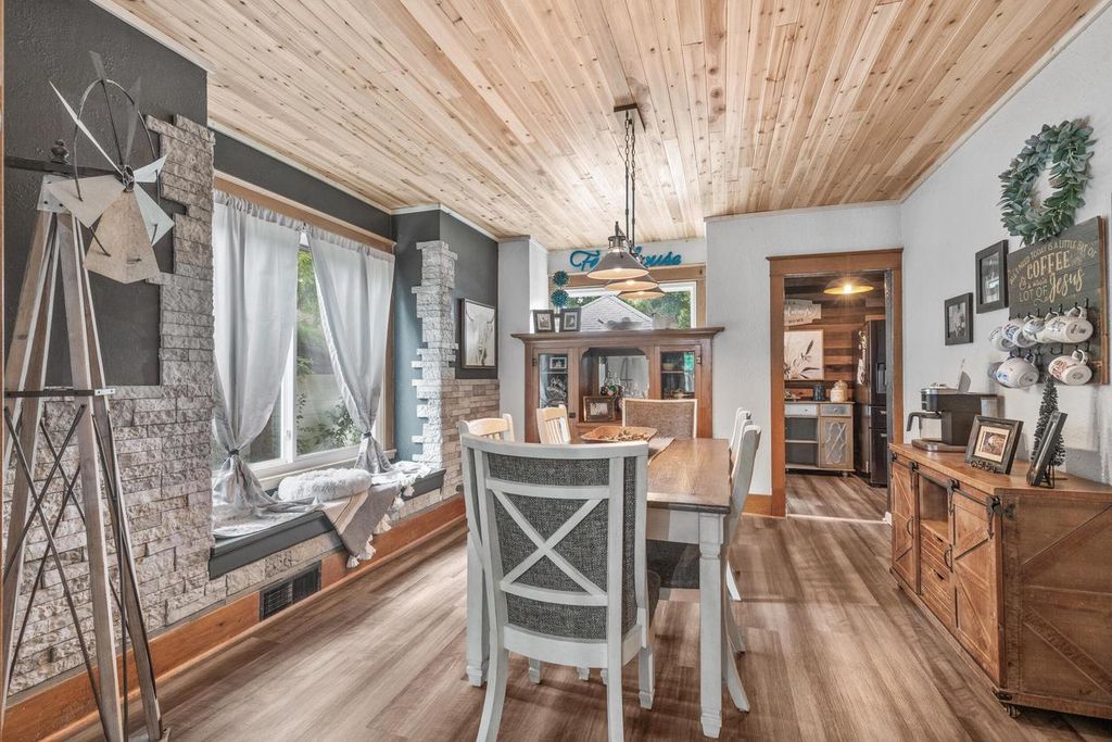 114 S Grand AVENUE, Waukesha, WI 53186