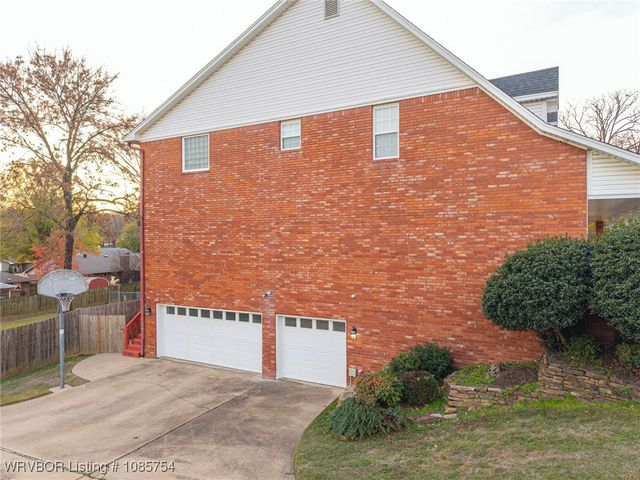 5200 Hardscrabble Way, Fort Smith, AR 72903