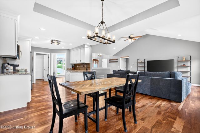 290 Elk Chase Dr, Taylorsville, KY 40071