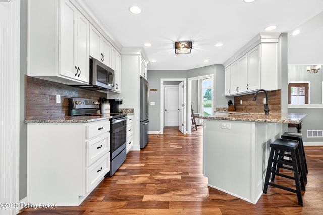290 Elk Chase Dr, Taylorsville, KY 40071