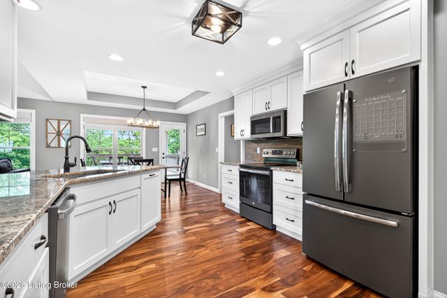 290 Elk Chase Dr, Taylorsville, KY 40071