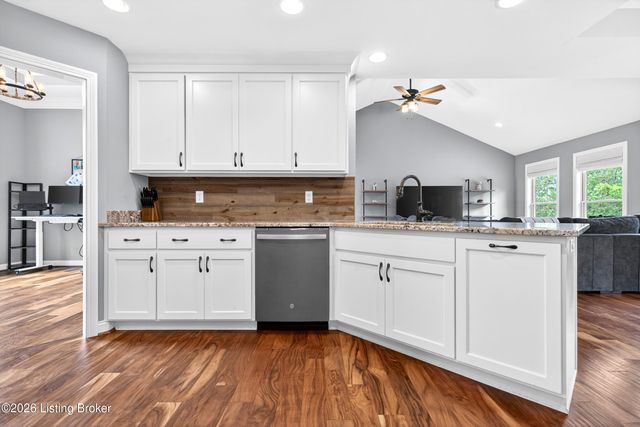 290 Elk Chase Dr, Taylorsville, KY 40071