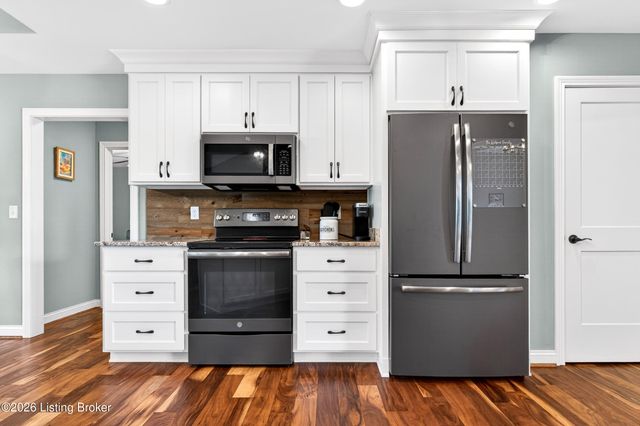 290 Elk Chase Dr, Taylorsville, KY 40071