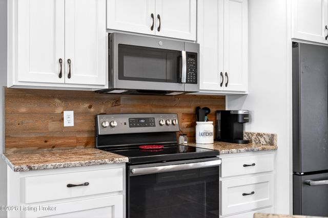 290 Elk Chase Dr, Taylorsville, KY 40071