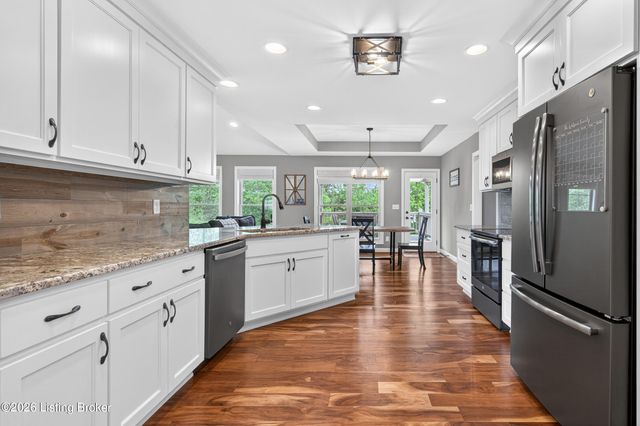290 Elk Chase Dr, Taylorsville, KY 40071