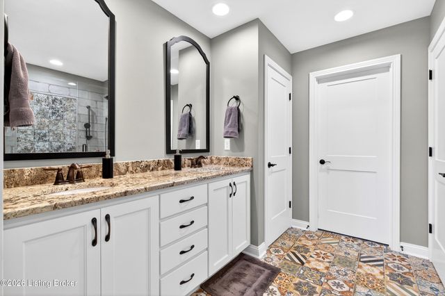 290 Elk Chase Dr, Taylorsville, KY 40071