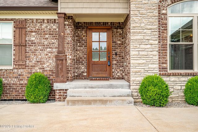 290 Elk Chase Dr, Taylorsville, KY 40071