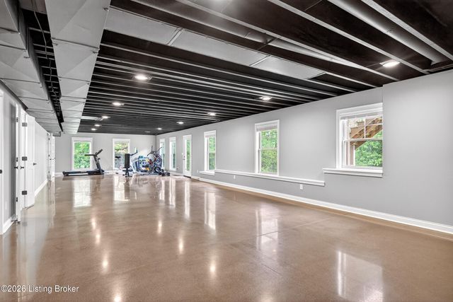 290 Elk Chase Dr, Taylorsville, KY 40071