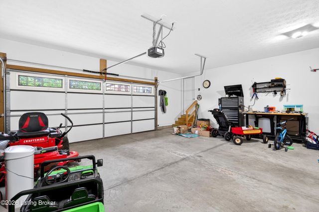290 Elk Chase Dr, Taylorsville, KY 40071