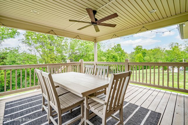290 Elk Chase Dr, Taylorsville, KY 40071