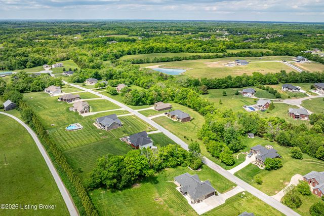 290 Elk Chase Dr, Taylorsville, KY 40071