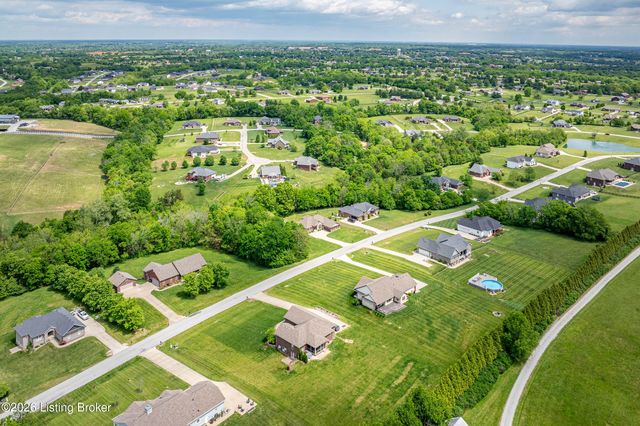 290 Elk Chase Dr, Taylorsville, KY 40071
