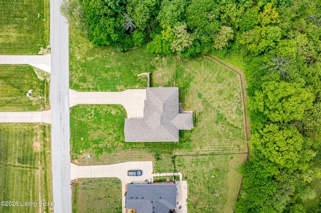 290 Elk Chase Dr, Taylorsville, KY 40071