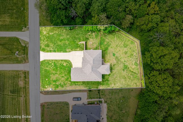 290 Elk Chase Dr, Taylorsville, KY 40071