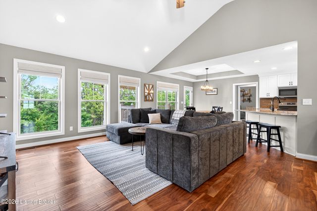 290 Elk Chase Dr, Taylorsville, KY 40071
