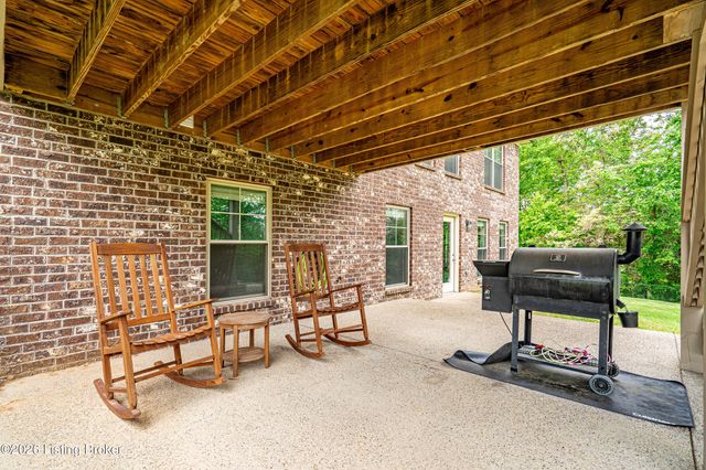 290 Elk Chase Dr, Taylorsville, KY 40071