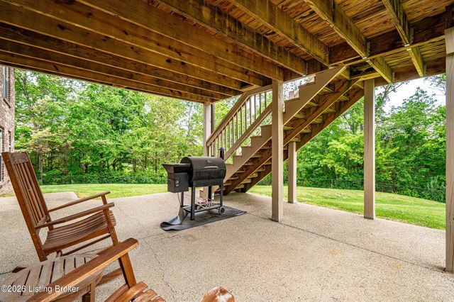 290 Elk Chase Dr, Taylorsville, KY 40071