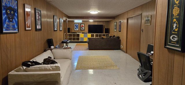 5617 W Jackson Park DRIVE, Milwaukee, WI 53219