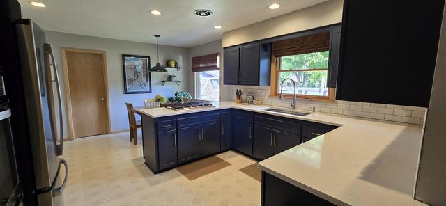 5617 W Jackson Park DRIVE, Milwaukee, WI 53219