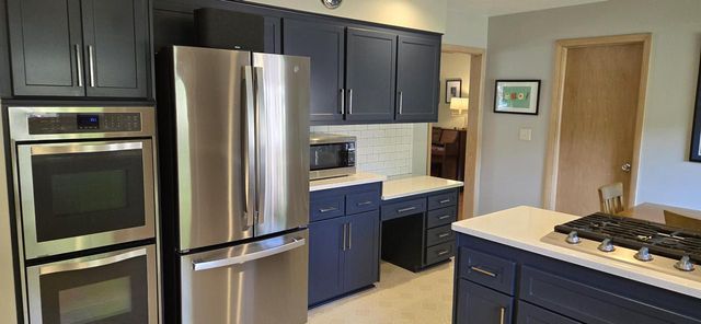 5617 W Jackson Park DRIVE, Milwaukee, WI 53219