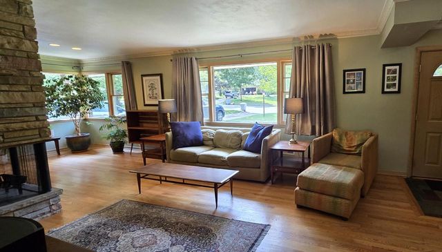5617 W Jackson Park DRIVE, Milwaukee, WI 53219