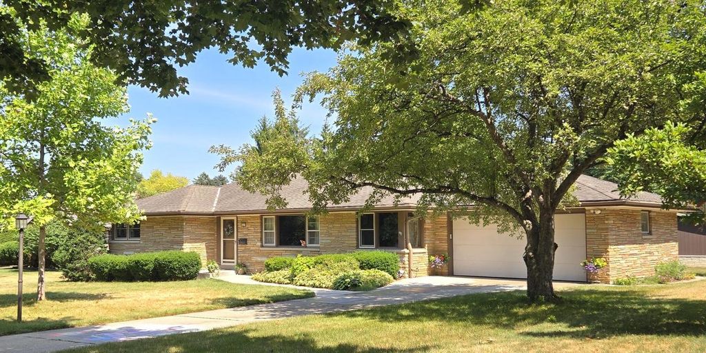 5617 W Jackson Park DRIVE, Milwaukee, WI 53219