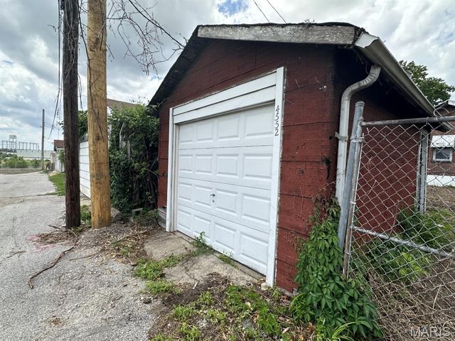 4552 Arlington Avenue, St Louis, MO 63120