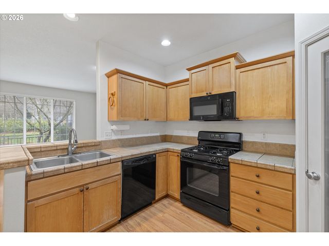 1188 Se MOONLIGHT Ave, Hillsboro, OR 97123