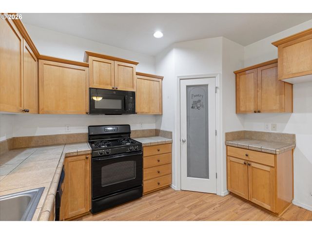 1188 Se MOONLIGHT Ave, Hillsboro, OR 97123