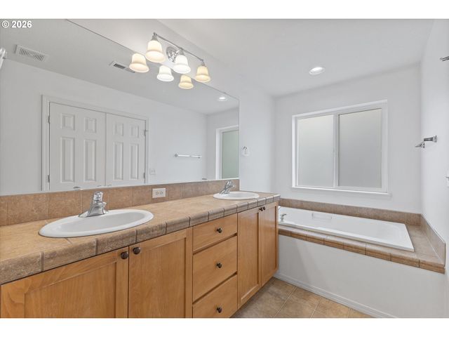 1188 Se MOONLIGHT Ave, Hillsboro, OR 97123