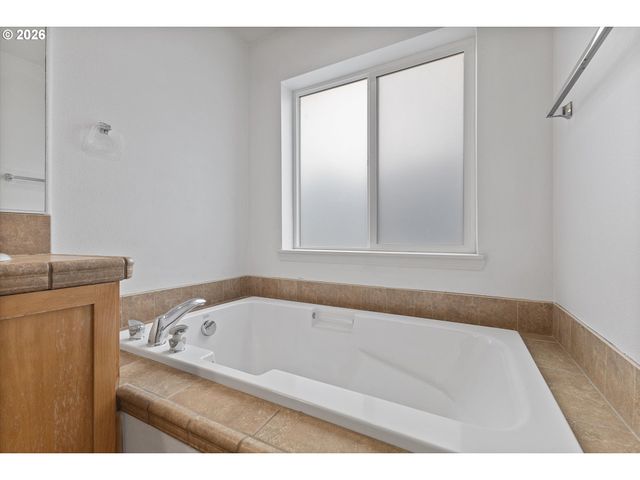 1188 Se MOONLIGHT Ave, Hillsboro, OR 97123