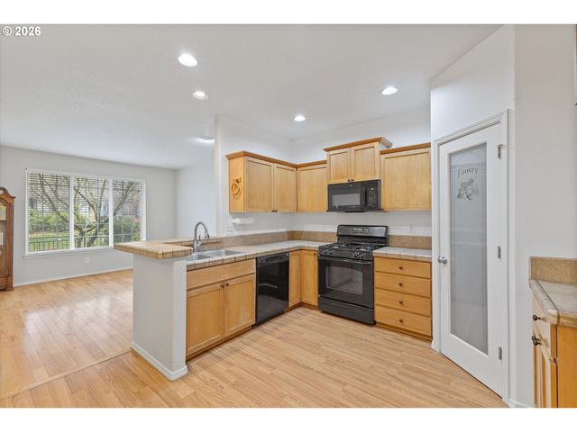 1188 Se MOONLIGHT Ave, Hillsboro, OR 97123