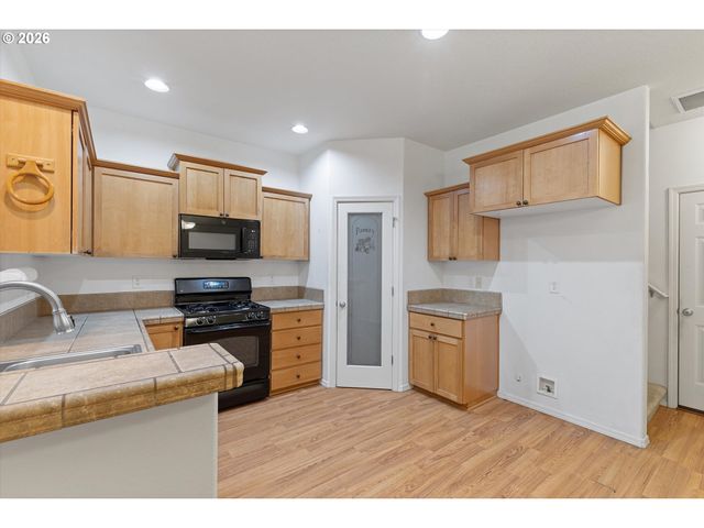 1188 Se MOONLIGHT Ave, Hillsboro, OR 97123