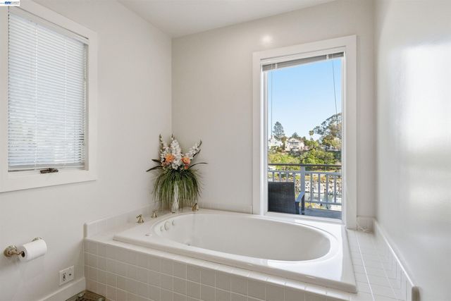 126 Frederick St, Santa Cruz, CA 95062